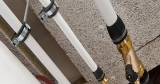 Замена труб водоснабжения в квартире: цена от 2048 руб. - СантехДомШбк